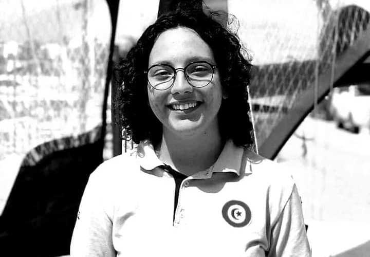 وفاة الرياضية الشابة آية قزقز اثر غرق زورقها الشراعي أثناء التمارين‎‎