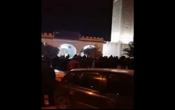 ديقاج في وجه  الغنوشي من مسجد في بن عروس