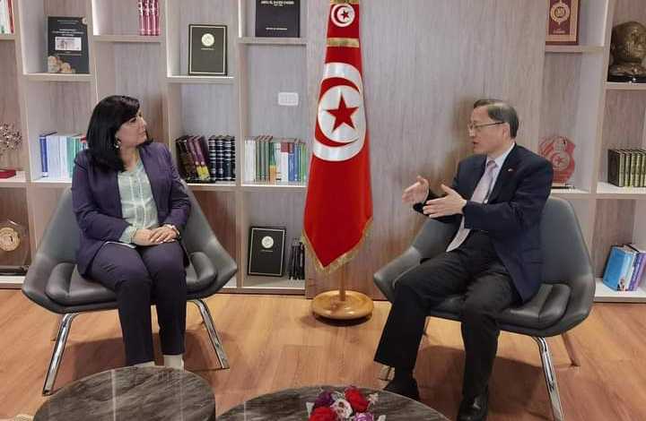 السفير الصيني في ضيافة الدستوري الحر