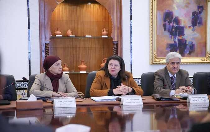 الكاتبة العامة للحكومة سارة رجب تشرف على مجلس وزاري