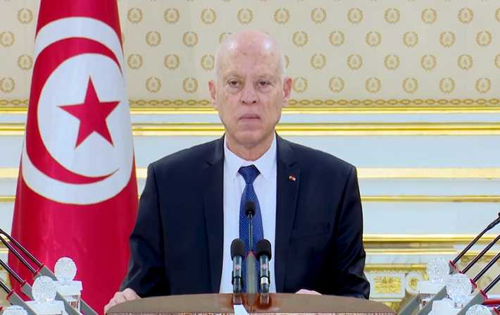 قيس سعيد سيصدر أمر رئاسي يتعلق بعدة قضايا منها : فساد مالي ، تهديد القضاة، مساعدة مشبوهٍ فيهما بالإرهاب ، التواطؤ في ملف الجهاز السري