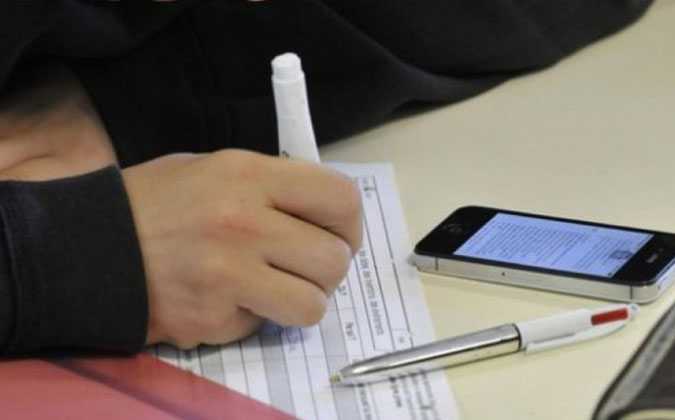 ايقاف أشخاص مورطين في بيع تجهيزات للغش في الباكالوريا