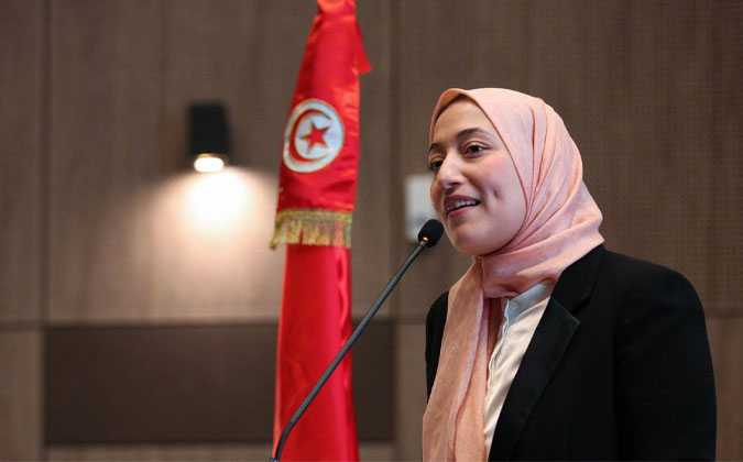 منعت من السفر : كتلة حركة النهضة تتضامن مع السيدة الونيسي