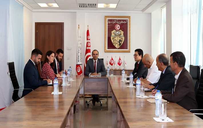 القائمة بأعمال سفارة الولايات المتحدة الأمريكية تطلع على أعمال هيئة الإنتخابات