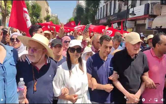 مطالبين بعزل الرئيس – انطلاق مسيرة جبهة الخلاص