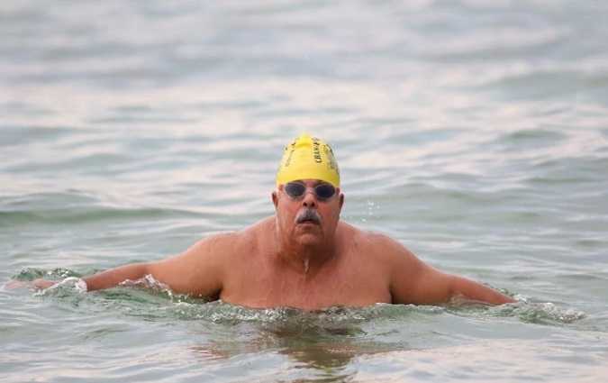 بين مشكك ومدافع – السباح نجيب بلهادي  يشغل التونسيين