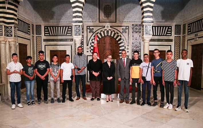 بودن تستقبل عددا من التلاميذ المتحصلين على الجائزة الوطنية الأولى في الروبوتيك والذكاء الاصطناعي