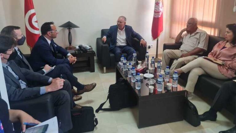 جلسة عمل بين الاتحاد ووفد صندوق النقد- المنظمة النقابية تدعو للعودة الفورية لطاولة الحوار