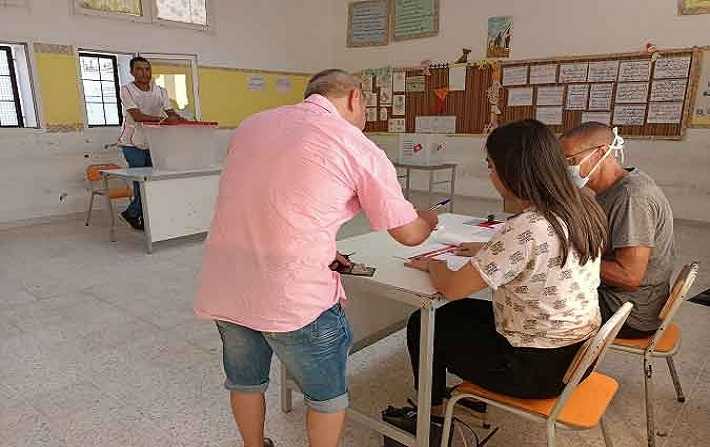 إلى حدود الساعة الواحدة بعد الظهر: نسبة المشاركة في الإقتراع للإستفتاء على الدستور في حدود 12 بالمائة