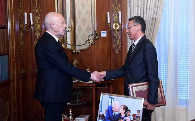 قيس سعيد : الإدارة يجب أن  تكون قدوة في الانضباط والاستقامة