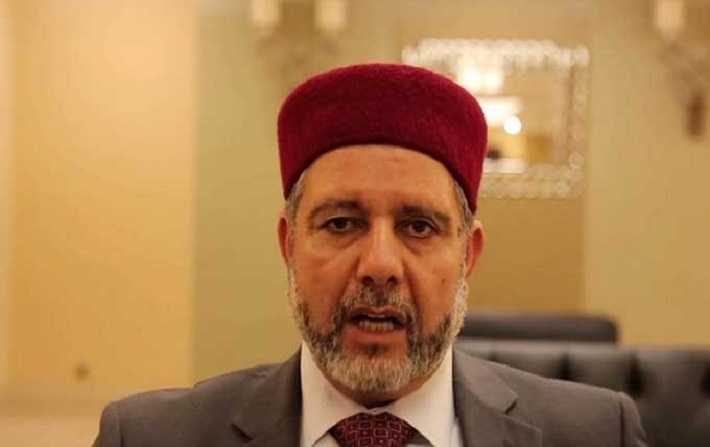 اعتصام نورالدين الخادمي وعائلته بمطار تونس قرطاج بعد منعهم من السفر