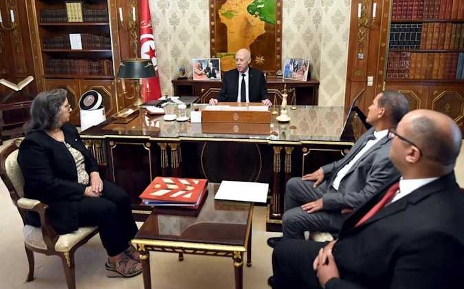 المؤسسة التونسية للأنشطة البترولية محور لقاء قيس سعيّد بنايلة القنجي