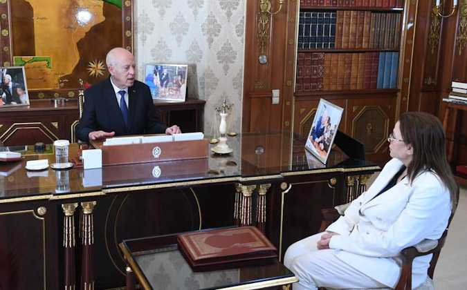 الرئيس لا يملك حلّا لأزمة فقدان المواد الأساسية سوى توبيخ وزيرة التجارة!