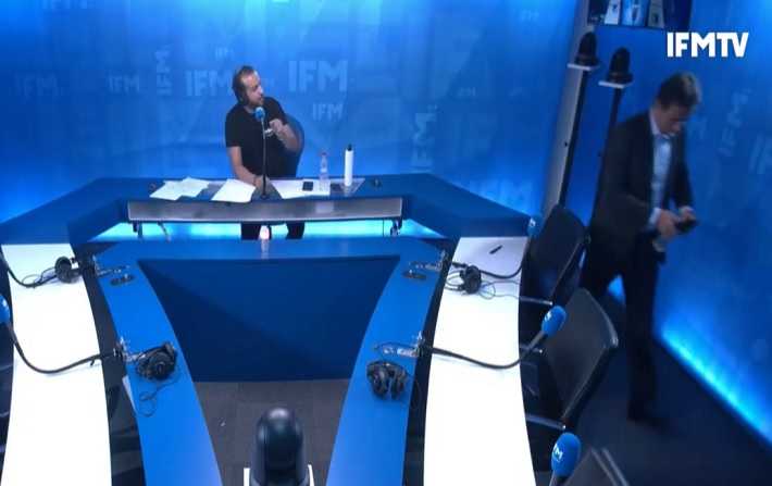 بن مبارك مغادرا  ستوديو إذاعة إي أف أم : ‘ أداء الإعلام عار وهناك مؤامرة إعلامية على المعارضين السياسيين ‘