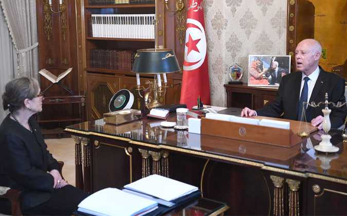 قيس سعيد : الهجرة غير النظامية تحولت إلى ظاهرة بسبب حيتان البرّ