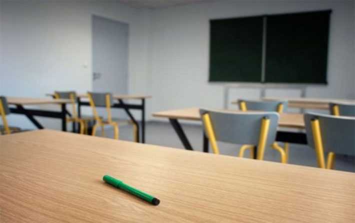 جمعية الأولياء والتلاميذ :  تأجيل الامتحانات لا يضمن تكافؤ الفرص ويُحمّل الأولياء مسؤولية التّدارك خلال العطلة